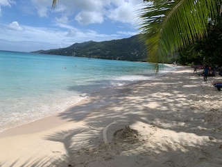 Strand Beau Vallon.jpg